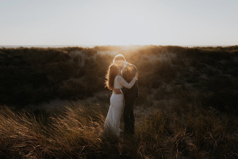 trouwfoto's in de duinen van tulum tulum tijdens zonsondergang