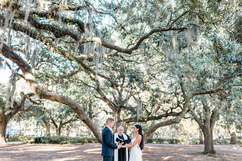Savannah_Elopement_in_Forsyth_Park__Low_branch06