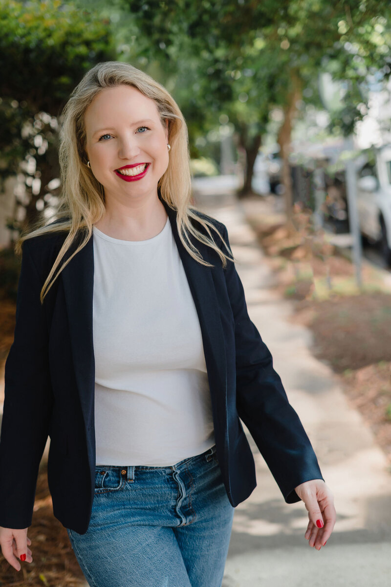 Headshot of copywriter Anna Bradshaw