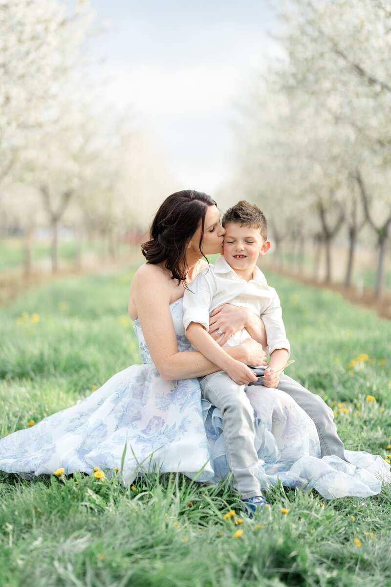 In-studio Maternity Session with floor floral arrangments for mother's day minis photoshoot