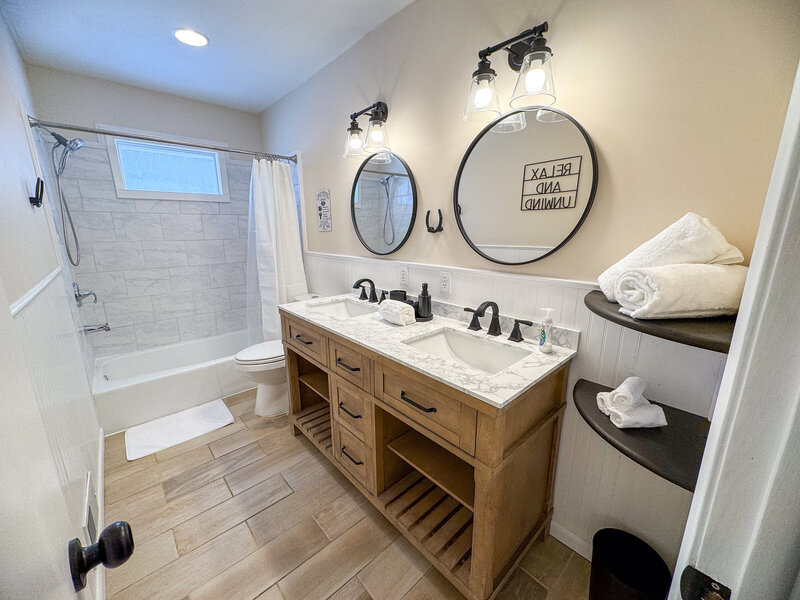 Main Bathroom-7