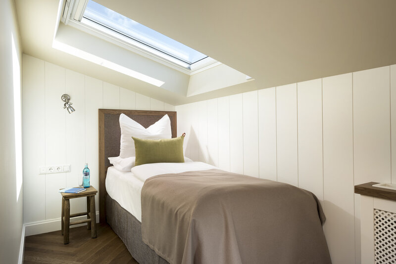 Bett im Kinderzimmer der Turmsuite im LOEV Hotel.