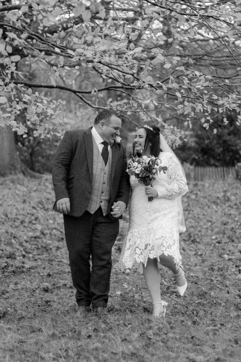 Steph Andy chatsworth house Autumn wedding Nostalgia photography (25)