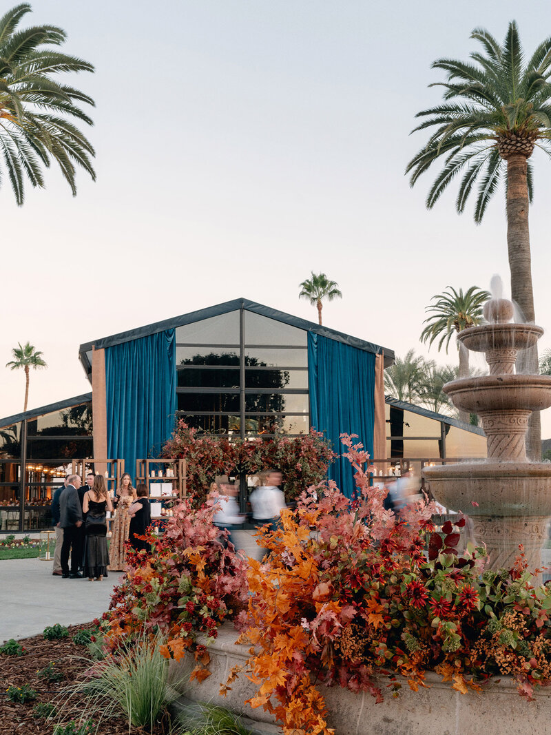 Autumn-Maximalist-Wedding-with-rich-tones-blue-velvet-draping-Ashley-Ludaescher-Photography-Vanessa-Noel-Events-0036