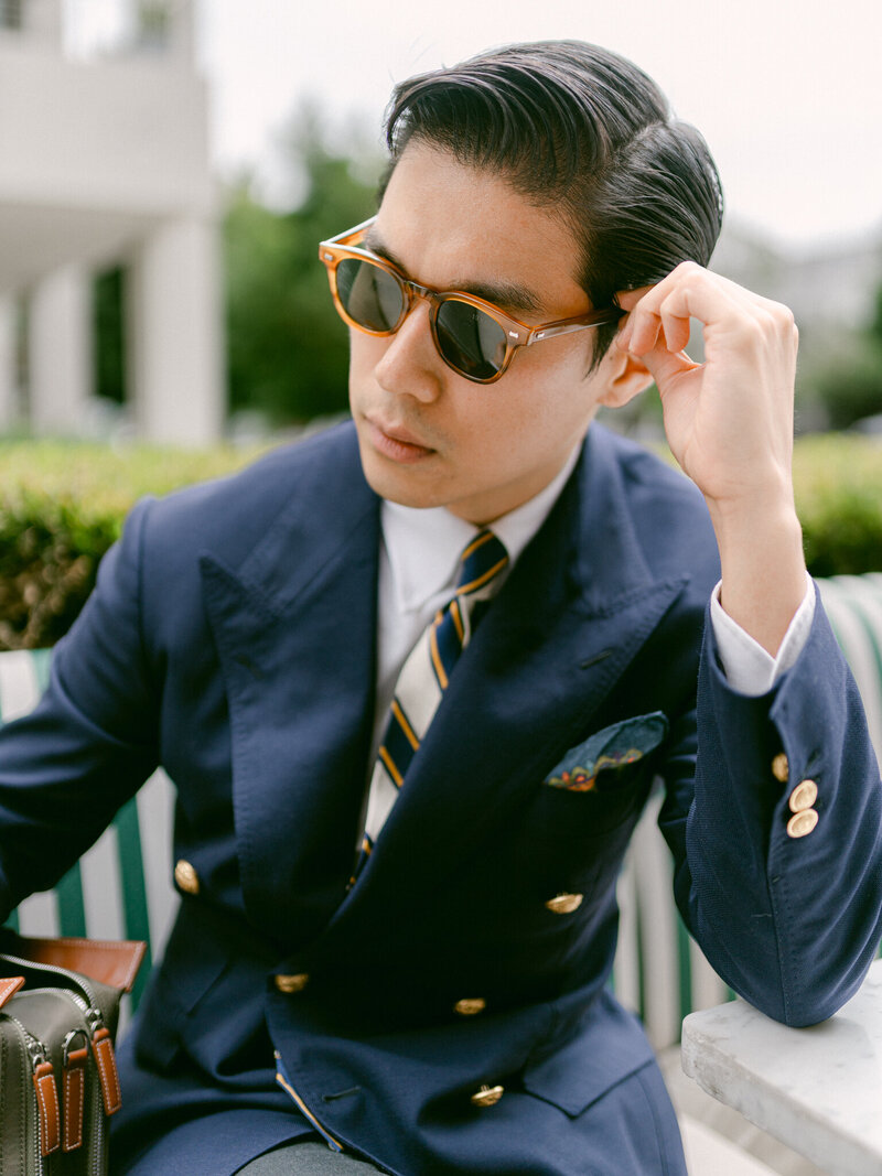 A refined editorial campaign for Ascottage, photographed in Los Angeles, celebrating the art of bespoke menswear with timeless tailoring and modern elegance. Featuring custom suits in soft neutrals and rich textures, this shoot highlights the precision, structure, and effortless sophistication of Ascottage’s craftsmanship. Captured by Michael Asmussen Photography—known for cinematic storytelling and luxury destination campaigns—this visual narrative bridges old-world tailoring with contemporary California style. Ideal inspiration for modern grooms, luxury stylists, and editorial fashion brands. Ascottage의 맞춤형 남성 수트를 선보이는 세련된 에디토리얼 캠페인. 로스앤젤레스에서 촬영된 이번 작품은 클래식한 테일러링과 현대적인 감각을 조화롭게 담아냅니다. 부드러운 뉴트럴 컬러와 고급스러운 소재로 완성된 수트는 Ascottage 특유의 정교함과 품격을 표현하며, Michael Asmussen Photography의 감각적인 스토리텔링을 통해 우아하게 재해석되었습니다. 모던한 신랑, 럭셔리 스타일리스트, 패션 브랜드를 위한 완벽한 영감이 되는 비주얼입니다.