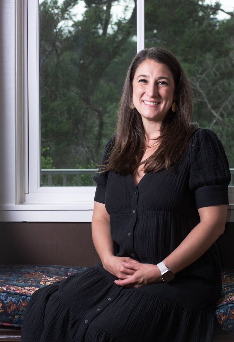 woman business headshot by sean mendoza photography