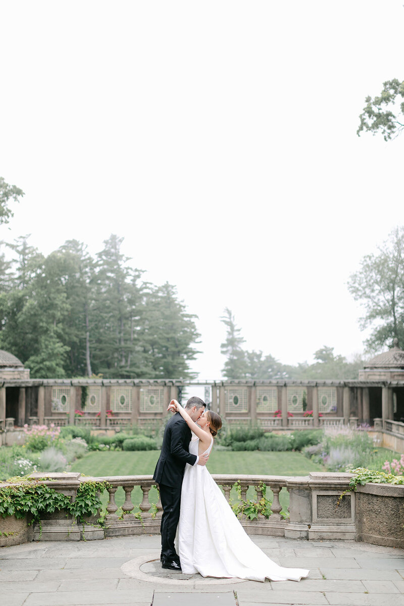 italian-garden-ma-bride-groom