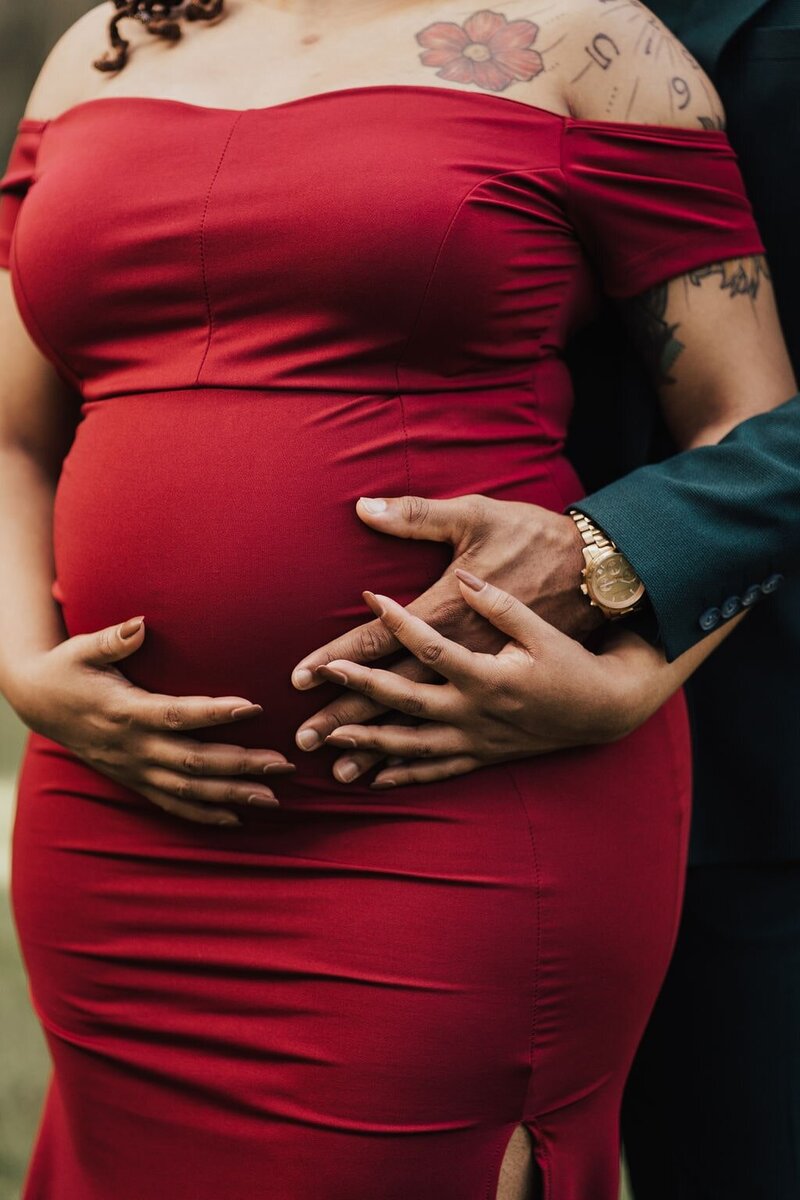 Sexy Couple Maternity Photoshoot Ideas