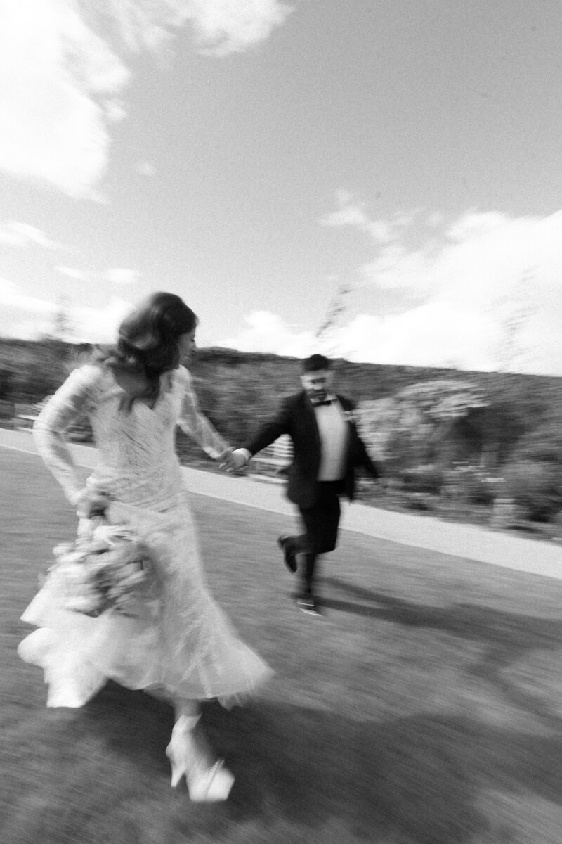 Couple walking Macephotos