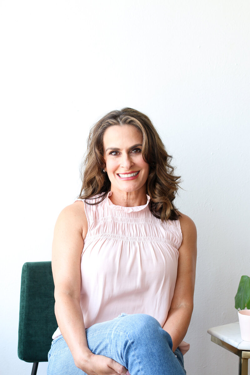 Elle Banks in pink top - Lifestyle Coaching for Women in Denver, Co - Elle Banks Coaching