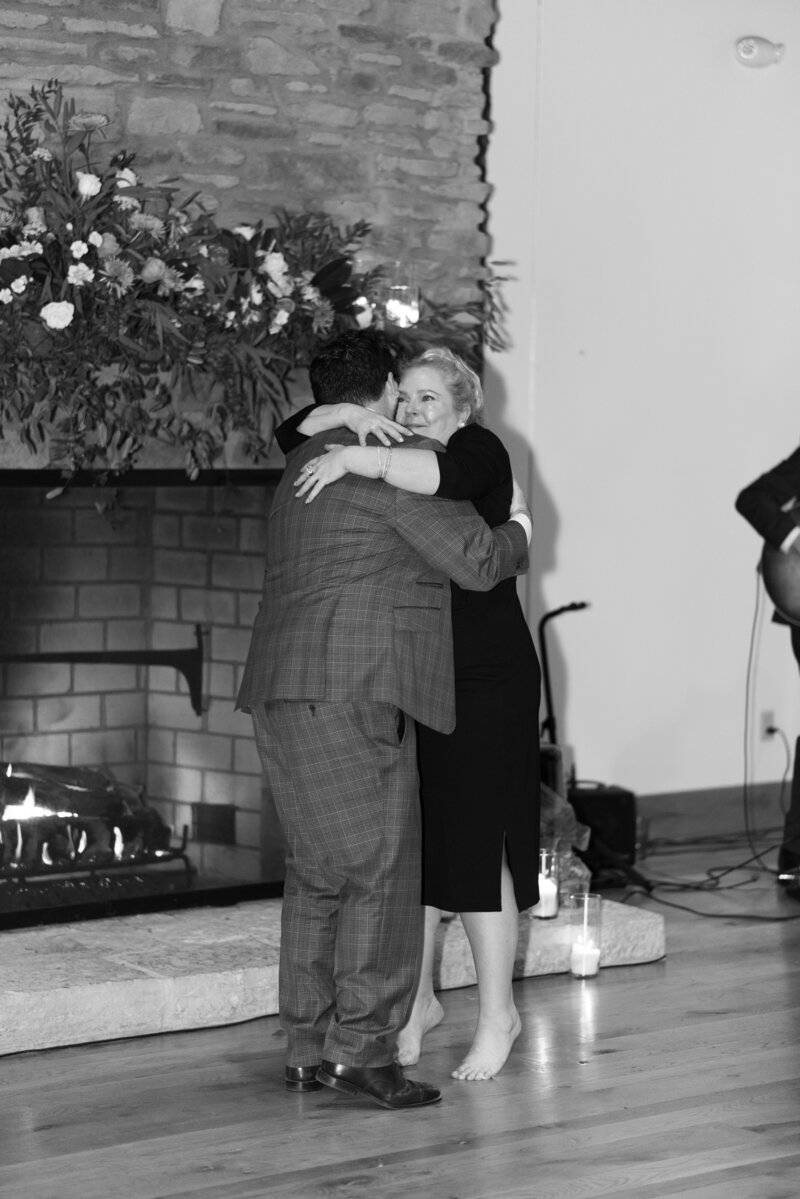 sarah-elizabeth-studio-ohio-wedding-photographer-the-landing-cummins-wedding-friday-first-dances-105