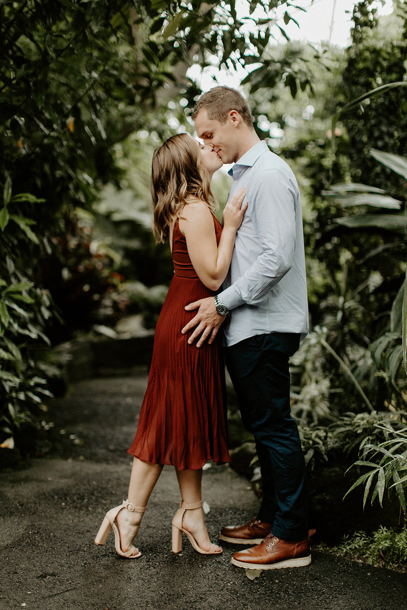 milwaukee engagement photography mitchell park domes