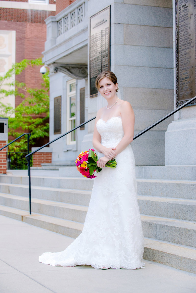 JandDstudio-wedding-photogrphy-old-york-county-courthouse-bride-outdoor