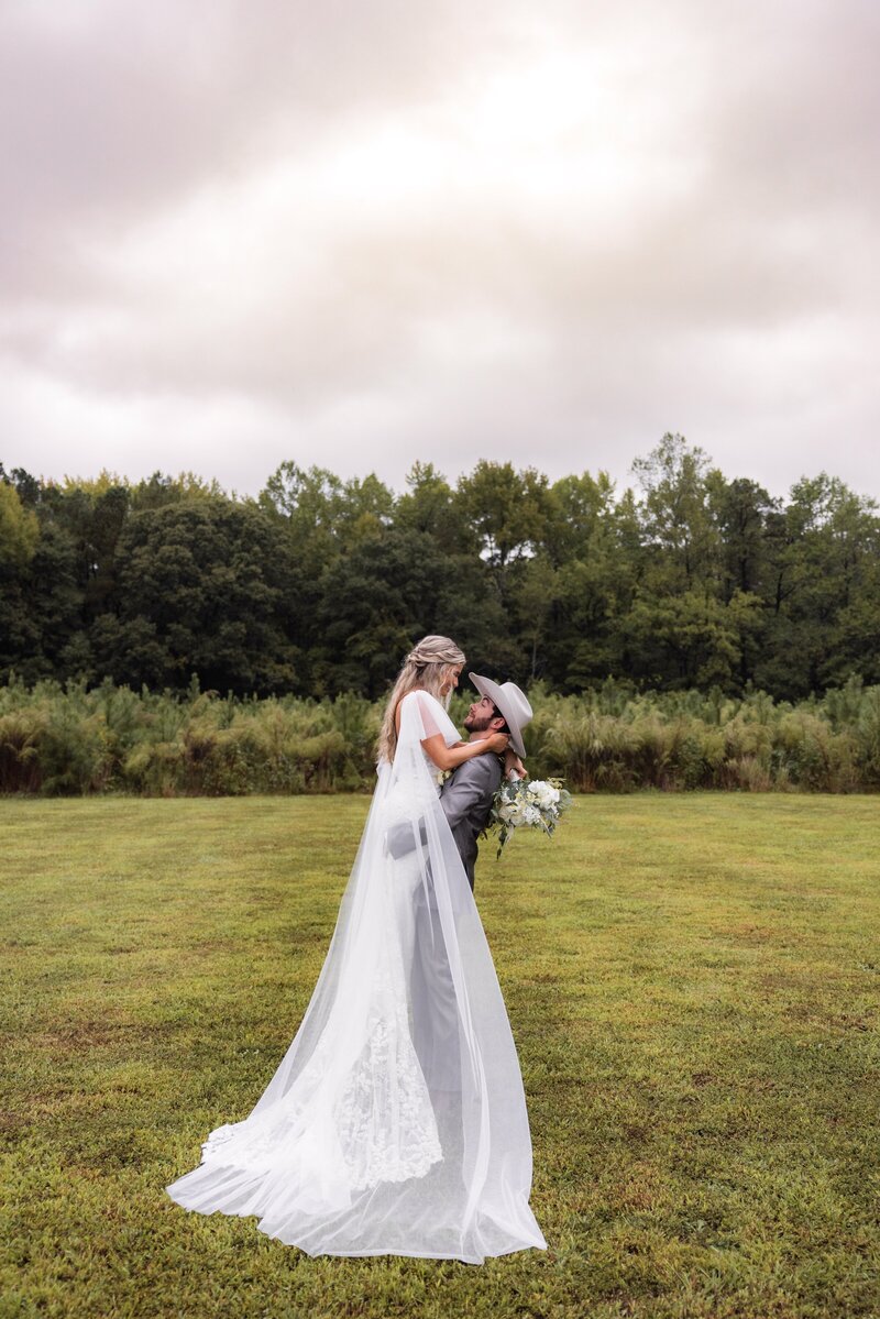M+N_NewBranchFarms_Wedding_LeahReddingPhotography-828