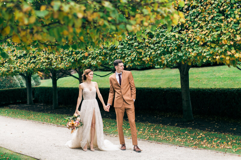 fall-wedding-caramel-suit-Stephanie-Brauer