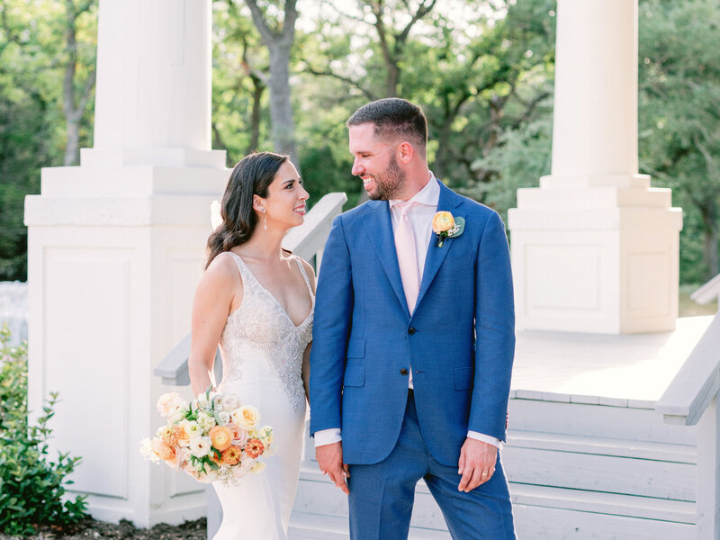Couple portraits in the grounds of the Grand Lady Hotel in Austin, Texas by White Orchid Photography