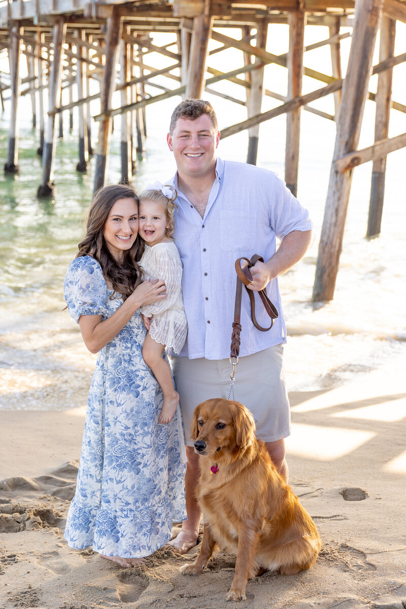 family photos with a dog at newport beach pier