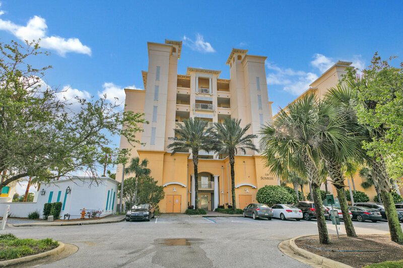 118 Carillon Market Street