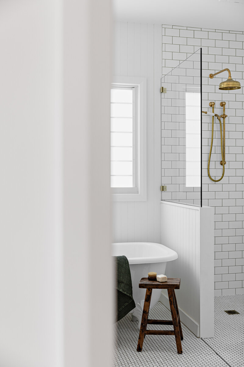 jesse-mccabe-granny-flat-renovation-bathroom-walk-in-shower-corner-kahibah-nsw