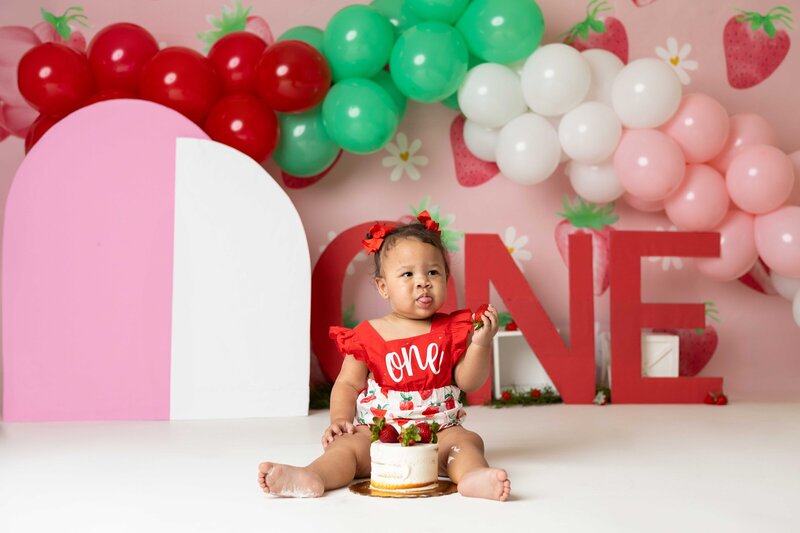 cake-smash_Sayre-Briele-Photography-LLC_Alexandria-Turner-5