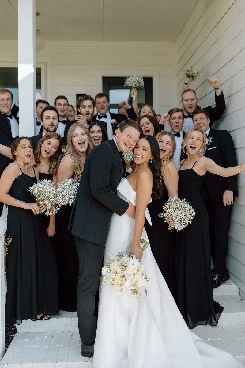 Hannah&JR-TheEmersonVenue-LizzieHillardPhotography-19-min
