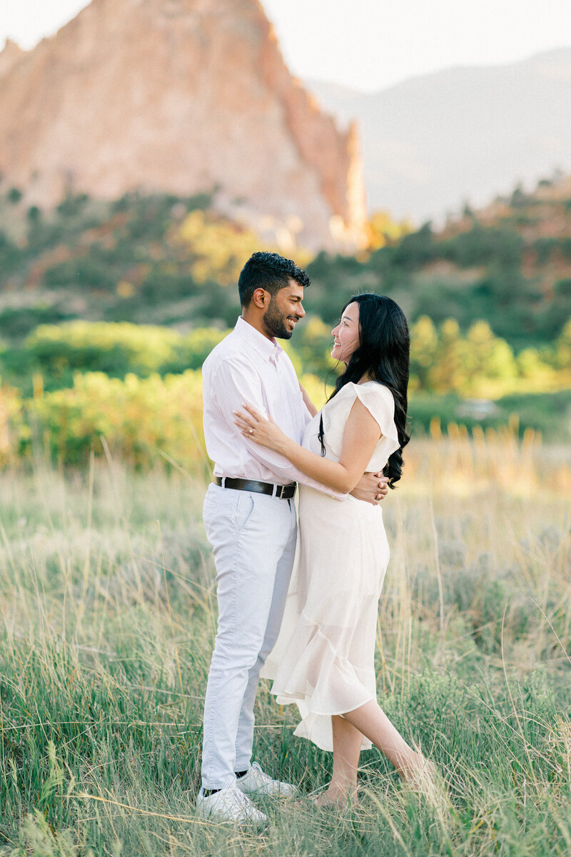 Garden-Of-The-Gods-Engagement-Photos-4