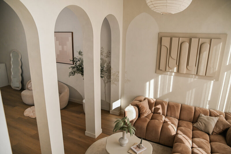 Elegante bogen met kunst en design in Studio Laurant.