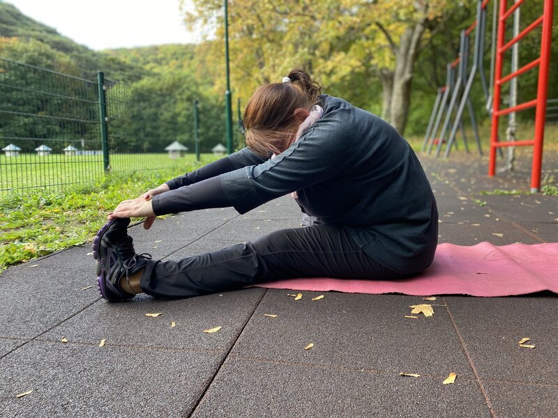 Pilates, Ernährungstraining und zyklusorientiertes Training in den Bezirken Mödling und Baden für ganzheitliches Wohlbefinden – sowie Fit im Büro: Dein Team-Training für mehr Gesundheit am Arbeitsplatz.