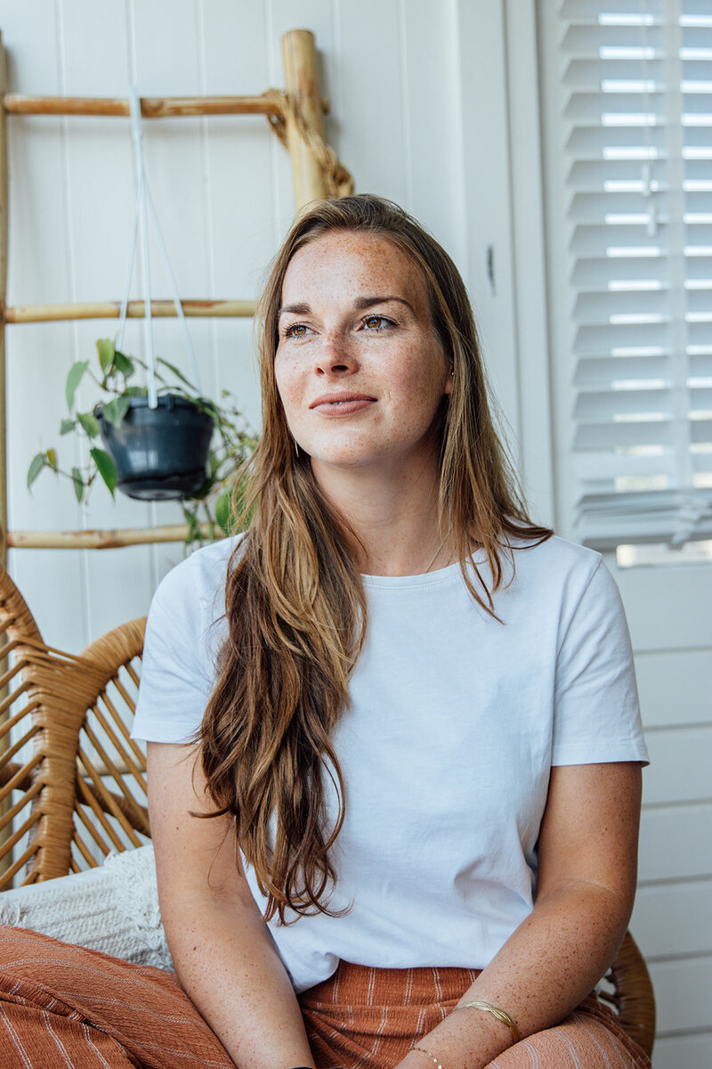 Foto gemaakt door Alana Fotografie van Eva Kloor voor haar bedrijf Eveschrijven - schrijver en schrijfcoach.