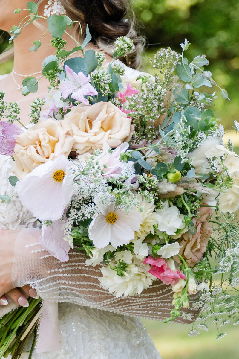 detail pic of bright summer bridal bouquet in pastel colors