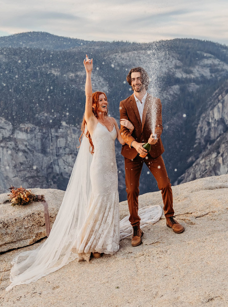 Beautiful outdoor elopement in Washington, Pacific Northwest