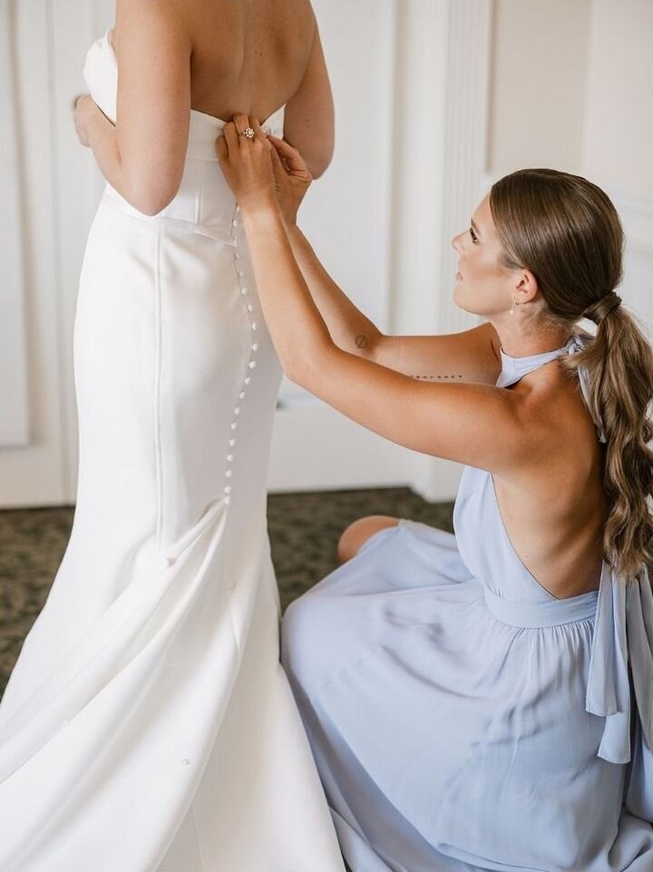 lace wedding dress of seattle bride