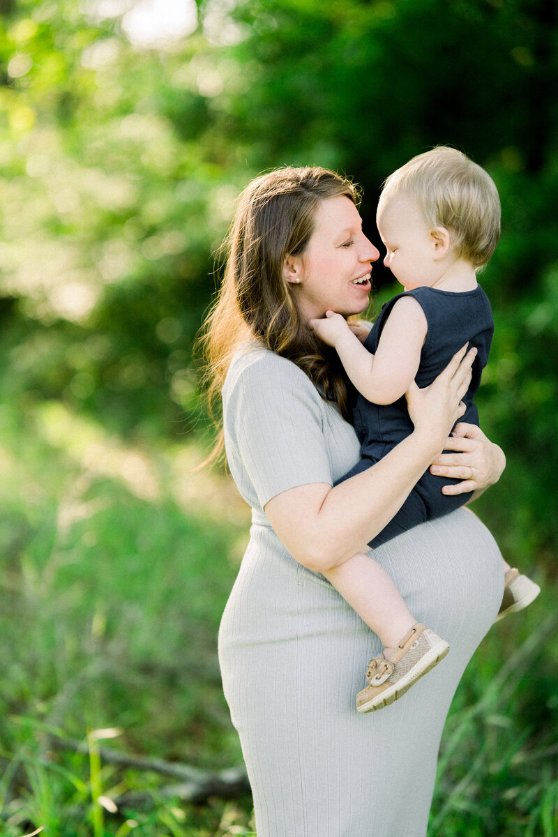 Lifestyle photography session of mother and child