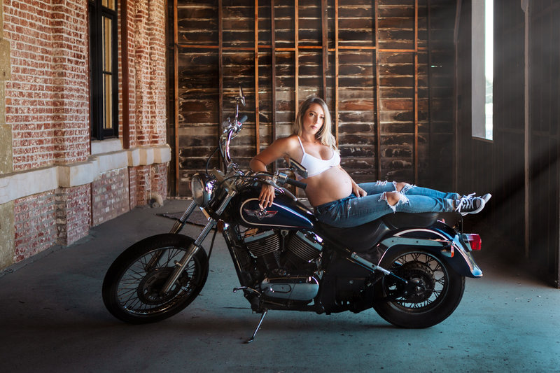 sexy-pregnancy-photo-motorcycle-5F0A8768