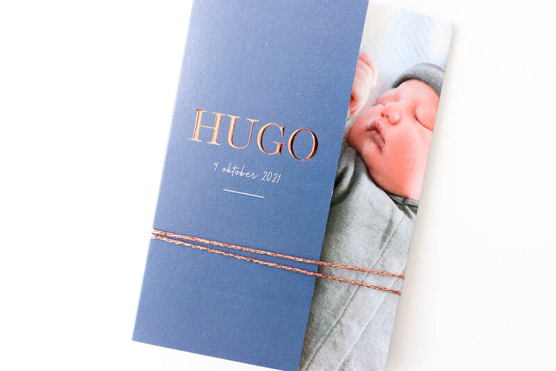 Strak-drieluik-geboortekaartje-Hugo-met-koperfolie