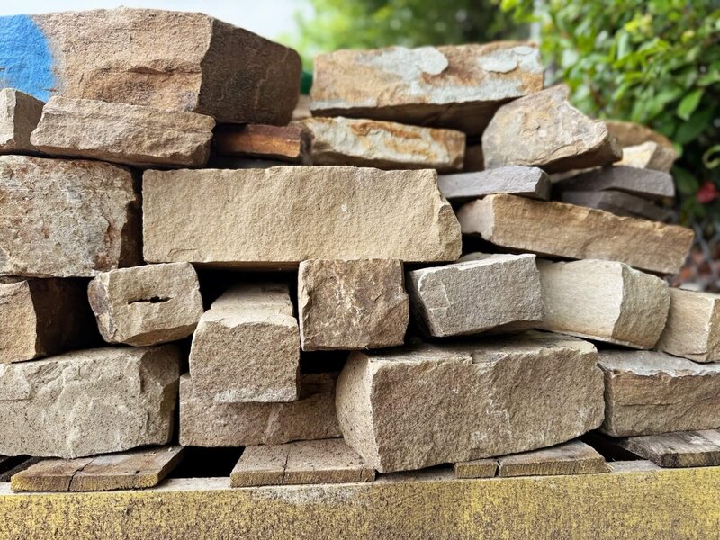 stacked-irregular-stone-pallet-hardscape-little-rock