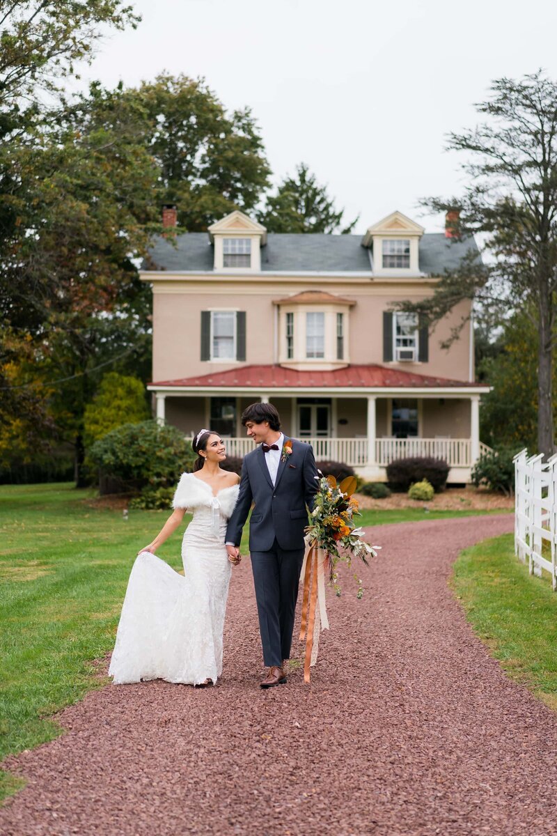 Wedding at cute cottage home