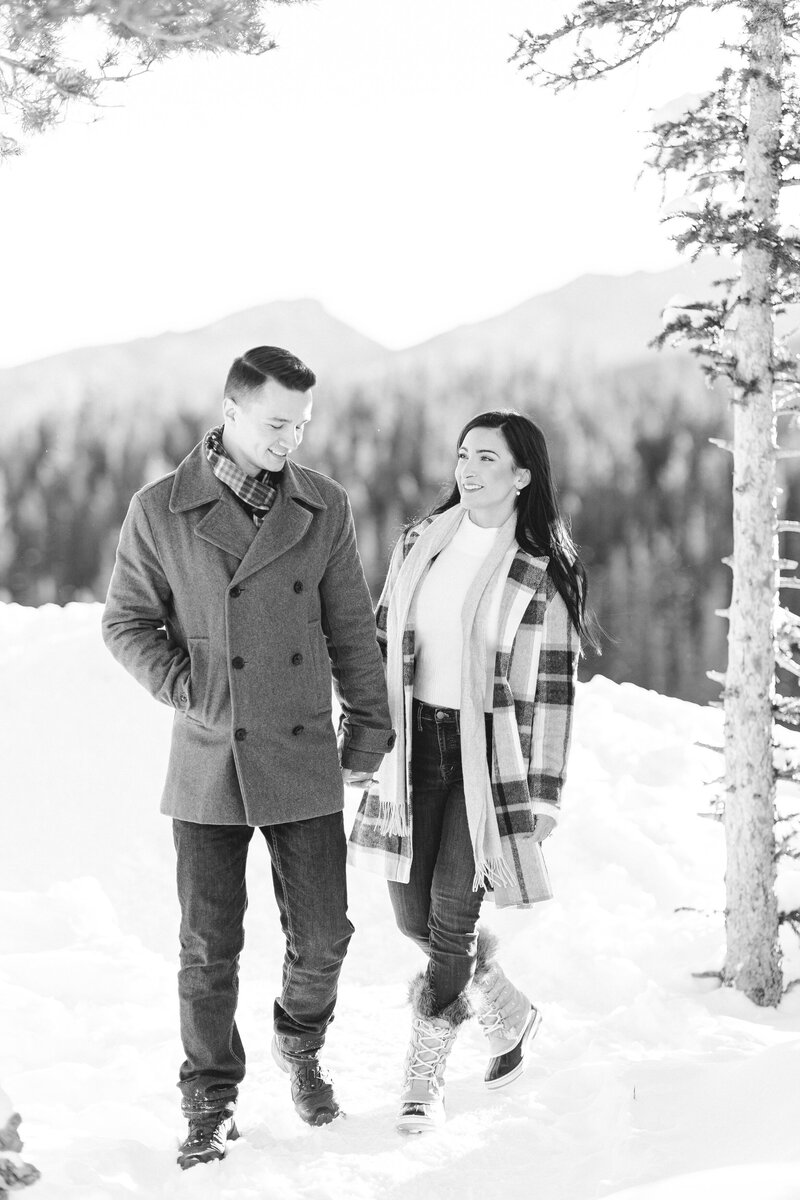 Rocky-Mountain-National-Park-Winter-Engagement-Taylor-Nicole-Photography-16