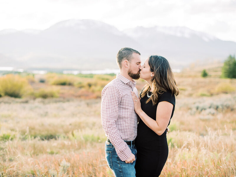 Mom and dad kiss during fall family photoshoot in Keystone, Colorado