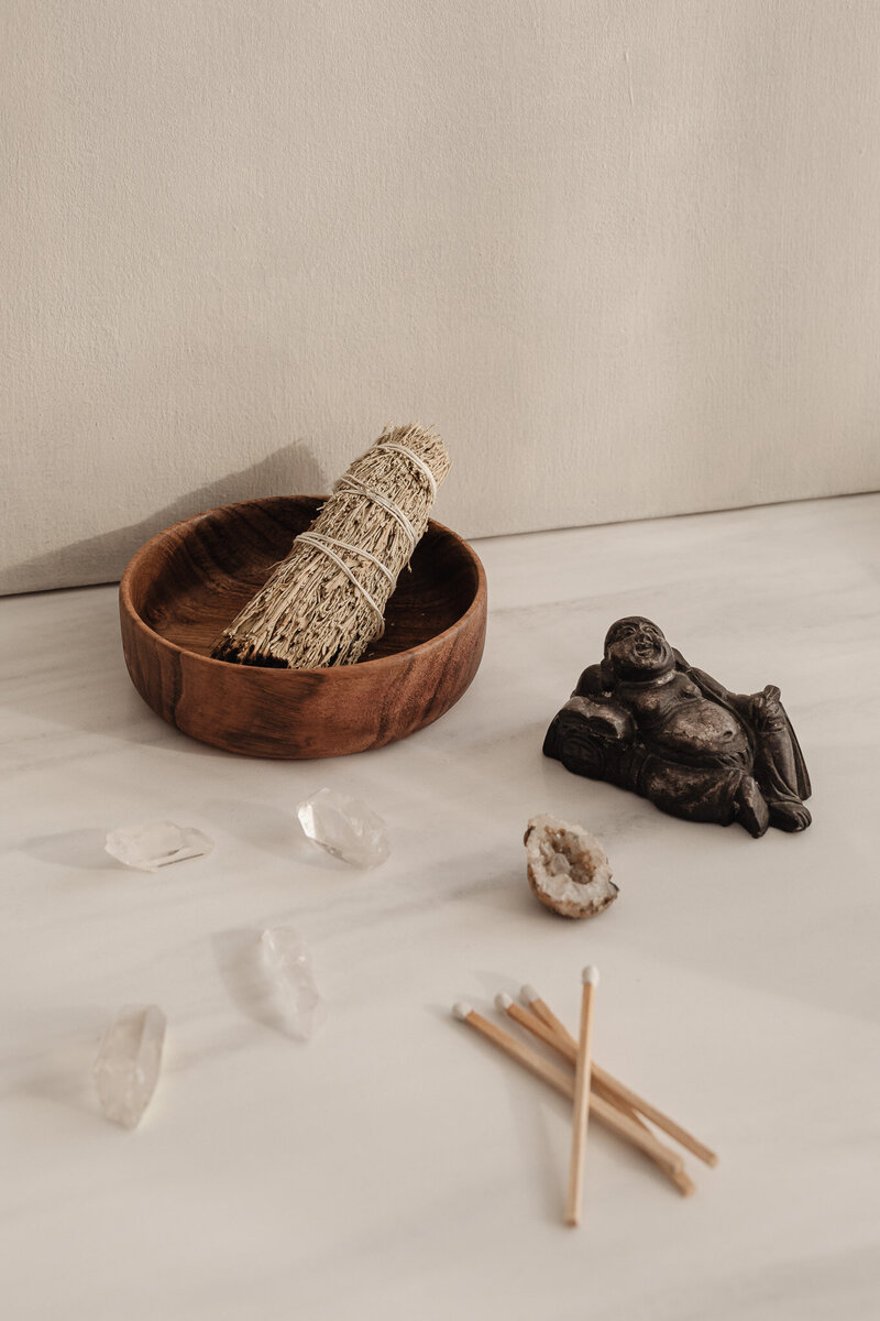 kaboompics_copal-sage-natural-incense-smudging-28486