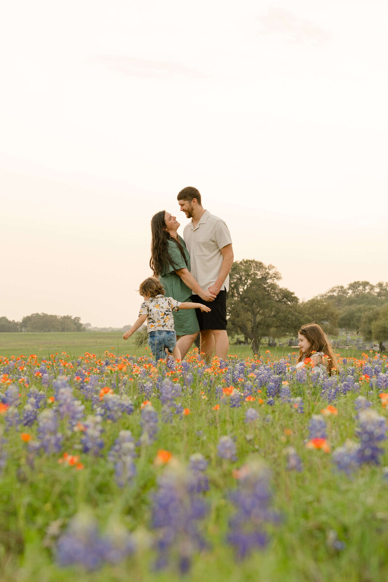 elopement photographer shin deep in the rio grande