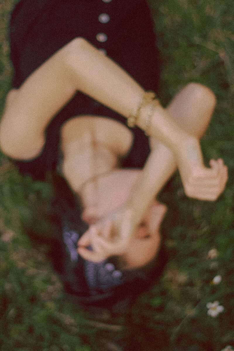 photo laying in grass