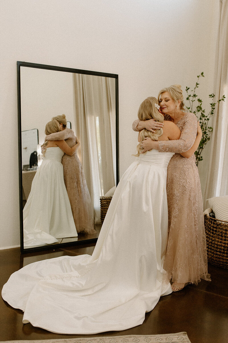 kelsey-kohl-wedding-preview-taylorraephotofilm-15