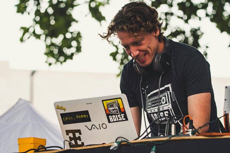 DJ