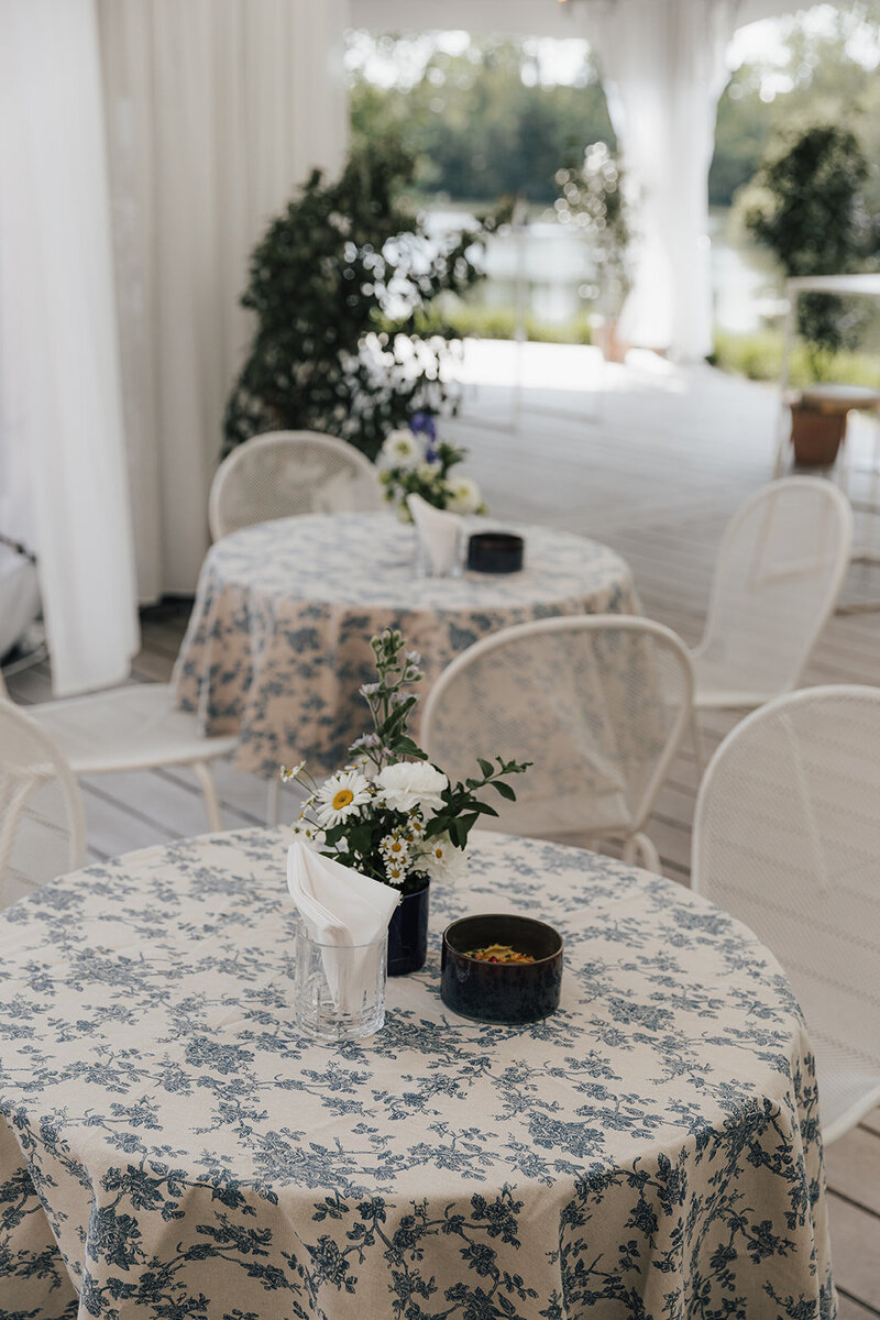 romantische styling voor de trouwreceptie in St-Hubert te Ronse