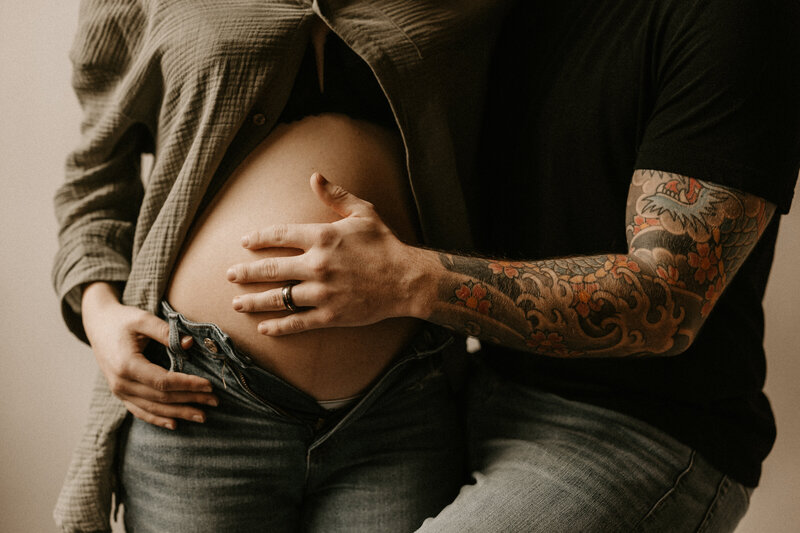 Indoor maternity photo