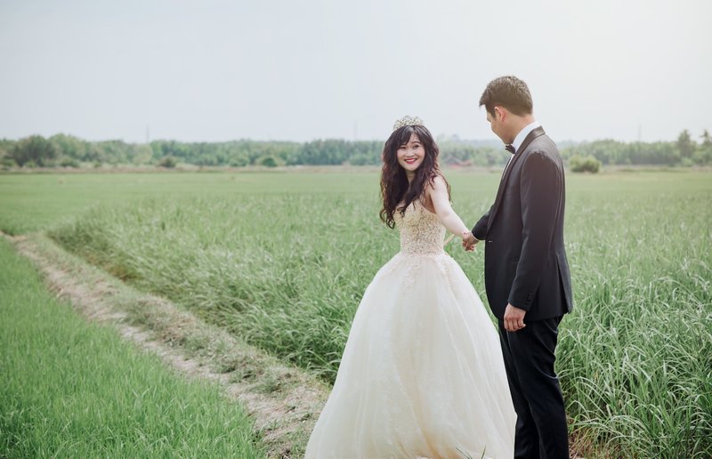 bride-celebration-countryside-752827-min