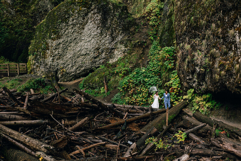Oregon-Coumbia-River-Gorge-adventure-elopement