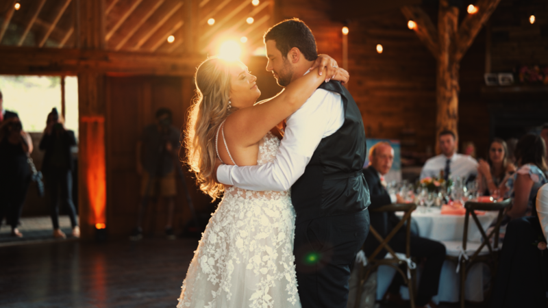 Couple First Dance at Mountain View Ranch