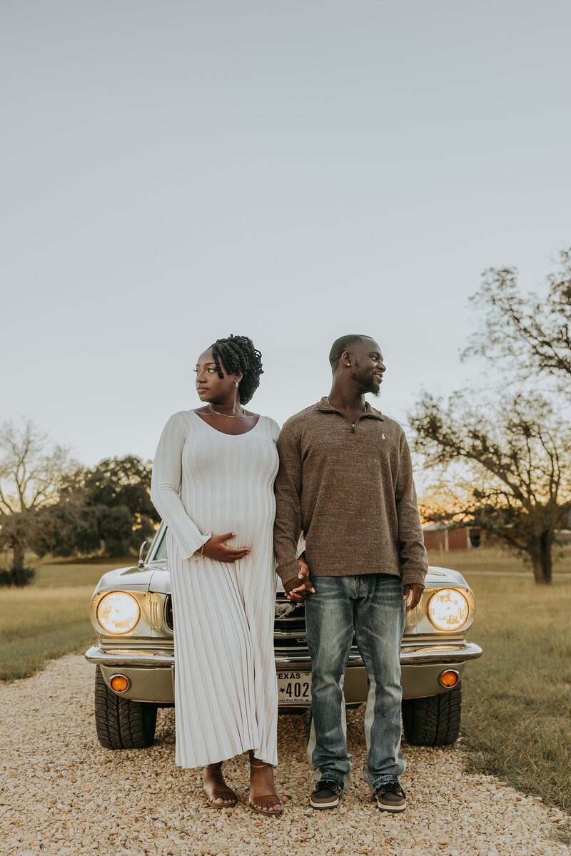 Vintage Car Couples Photoshoot | Maternity by Valeria Ortega